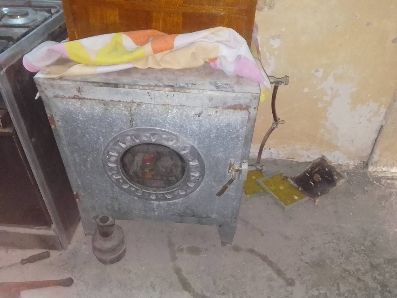 فرن للبيع 
٥٠ وبيه مجال ***********
