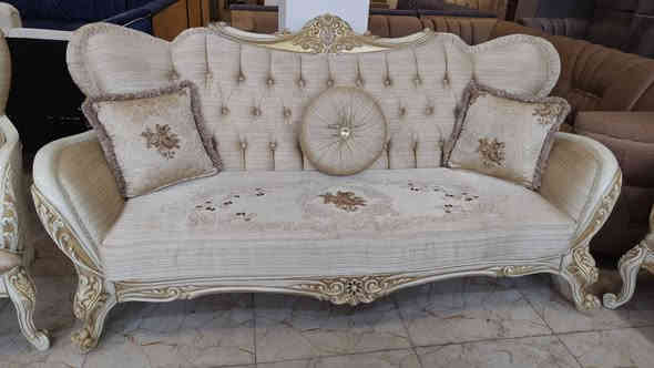 طخم رئاسي كلاسيك تركي مستعمل نظيف جدا جدا جدا 
طخم 10 نفرات خشب زان الاصلي مع ميز وسطي 
نظافة تقريبا 95% موديل حديث لون مميز
للطلب والاستفسار يرجى زيارة موقعنا في الموصل سايدين القادسية الاولى قرب جامع علي بن ابي طالب مقابل ملعب الأمواج أو الاتصال على الارقام التاليه 
***********
***********
***********
