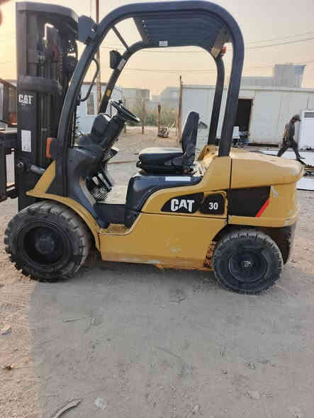 السلام عليكم

رافعه شوكيه نوع كات موديل 2016 

منفيست ولوحات كاتي 

 3 طن 

3 حركات 3 اسلايتات 

 كهربائيات كلها شغالة

 بلادي لا مصبوغه ولا معمره 

العنوان / ديالى / المقدادية 

الهاتف / ***********
