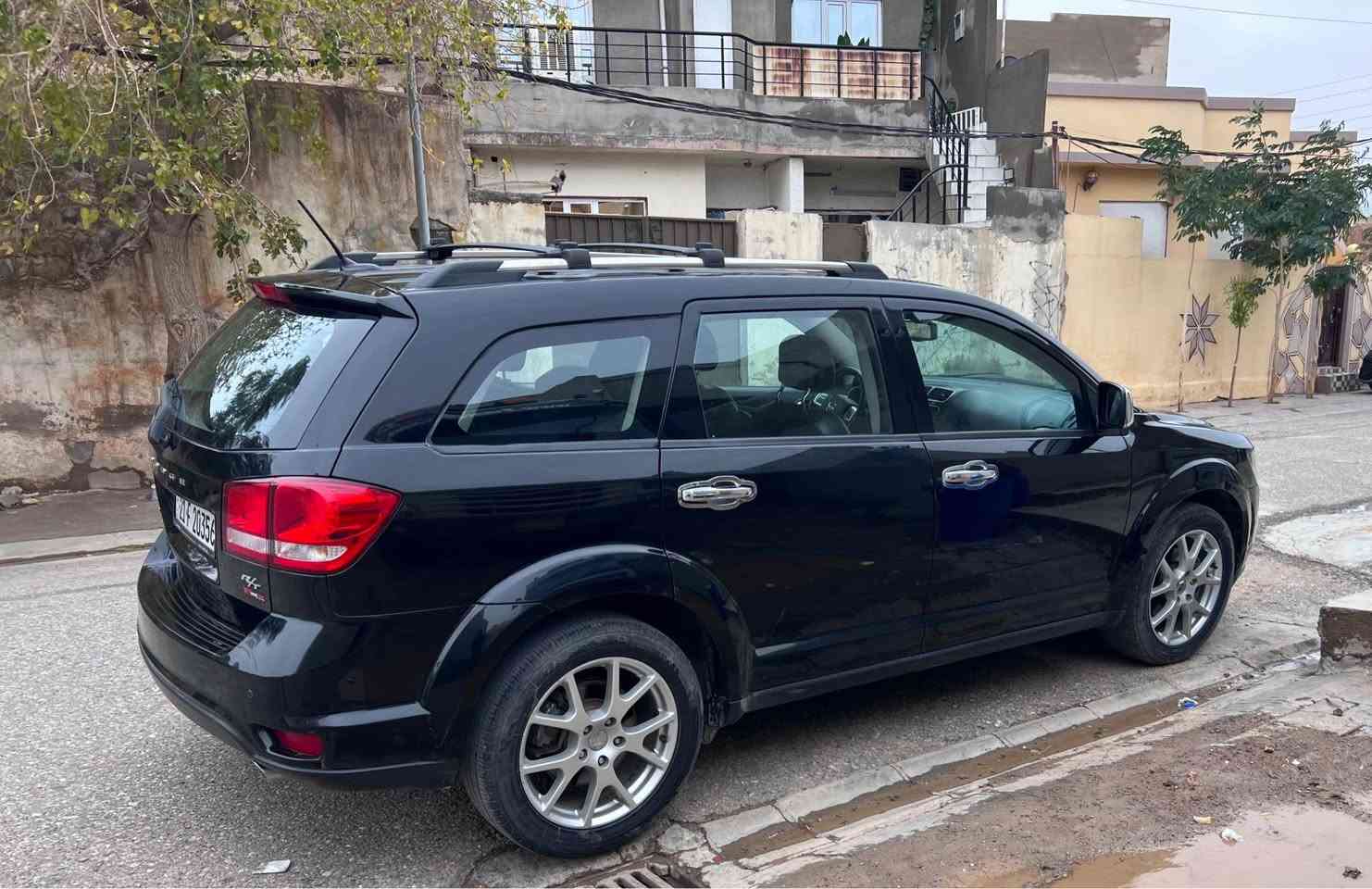 دوج جورنى  2016
فول مواصفات R/T 
AWD.  محرك V6  
ثلاث مقاعد تبريد 7 راكب
ابواب بصمه
 شغال
كشنات جلد وكهربائى و هيتر
ستيرن هيتر 
تحكم ستيرن تحديد سرعه 
مانع انزلاق 
  ويل كبير اربع دسكات

بونيت صبغ.     قطعتين كلير امريكا(باب وجاملغ خلفى )
بدون دواخل       ايرباكات كله سليم

كير ومحرك بشرط مامفتوح
ماشي 180الف

رقم وسنويه جديد وبأسمى
سعر ١٣٥
***********
*********** كركوك, العراق
