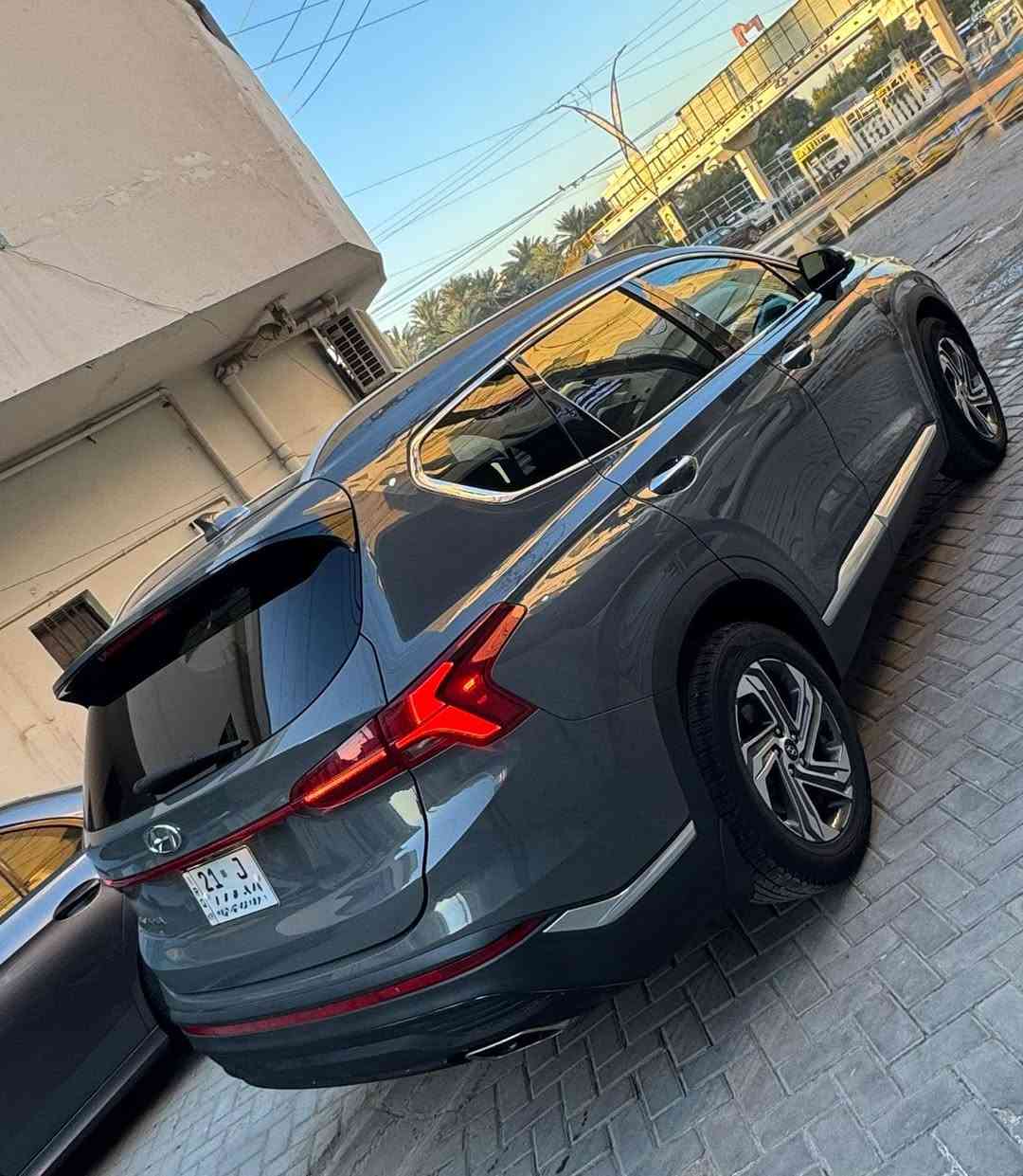 السلام عليكم هيونداي سنتافي 2022 فووول كلين(مكفوله من الصبغ والتبديل والايرباك والشواصي) حادثها بارد بسيط بالجملغ الخلفي وصور الحادث مرفقه محرك 2500cc كير دكم بانوراما وبصمه ذكيه وترحيب بردات بالابواب رادار ونقط عمياء تشغيل عن بعد صندوك كهرباء سستم صوت هارمن ودمام بالصندوك دشبول دجتل وشاشا جبيره اضائه الاماميه والخلفيه لد جام دبل طبقه شاحن موبايل وير ليس السياره جديده ماشي 38 الف مايل رقم سليمانيه تحويل مباشر السعر 235ورقه مكانها بغداد زيونه الاتصال *********** *********** وبالعافيه علياخذها
