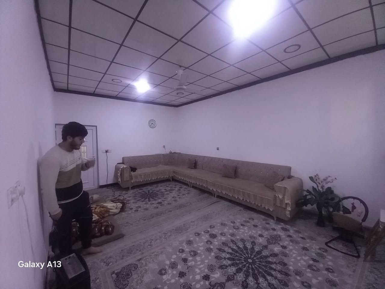 #دار للبيع:--#مساحة 200م
#موقع:--بنجاعلي قرب جامع بلال حبشي 
............... 
فرع عريظ 
#بناء نظيف 
................ 
محتويات 
 /غرفتين  نوم+مطبخ+هول +استقبال +صحيات 
كراج 
.............................. 
سعر 52مليون مجال
.............................. 
للاستفسار اتصال عالرقم
 ***********
***********
راجع مكتب عقارات اسيا
عنوان مكتب سايدين قادسية
