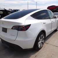 سياره تسلا دبل ماطو كامل الموصفات Y اوف لان  سعر ٢١٠٠٠ وبيها مجال بسيط...