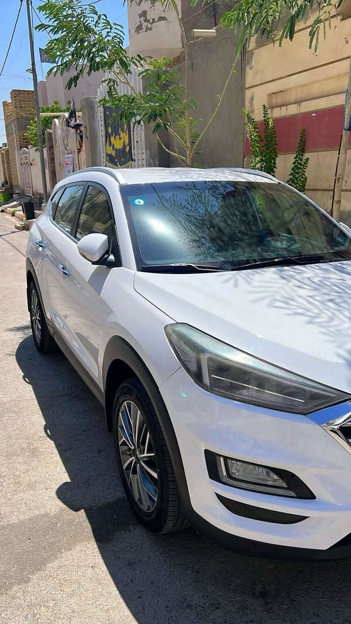 توسان 2019 وكالة الكاصد
رقم بغداد بأسمي 
خليجية بيها قطعتين صبغ بدون دواخل 
فول مواصفات عدا الفتحة 
مكينة 2000 دوش
سنوية 2030 
سعرها 178$ وبيها مجال بسيط 
***********
