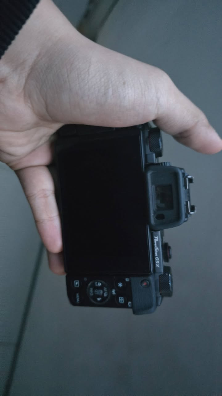 كامرة canon g5x
 الغنية عن التعريف

كامرة مناسبة و مواصفاتها خارقة

ما تعرف بيهن ابحث وشوف شكد سعرها 

جديدتها حوالي مليون و شوية يمي بلاش راسلني وتدلل لو على رقمي بيه واتساب ***********
