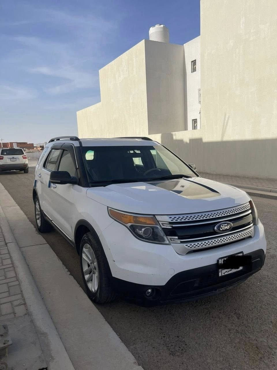 سلام عليكم
فورد أكسبلور 2013 

مكينه 6 سلندر 3600 

المواصفات 
1 تحكم ستيرن
2 اشاير بالمري
3شاشة كبيرة + لمس 
4حساسات خلفية 
5كامرة خلفية 
6تحكم كشنات كهـربائي 
7سحب امامي 

سونارها موجود بالصور بس الصندوك مبدل 

السيارة مكينه + كير+ تبريد( تدفئه) كفالة + صدر امامي خلفي جديد السعر 137وبيه مجال بسيط الاستفسار  ***********
