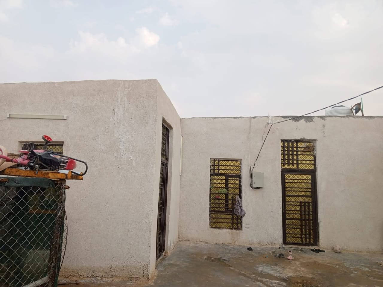 سلام عليكم يوجد أرض زراعيه البيع المساحة معء بيت  نص دونم العنوان كوت اليوسفيه  للاستفسار الاتصال ***********
