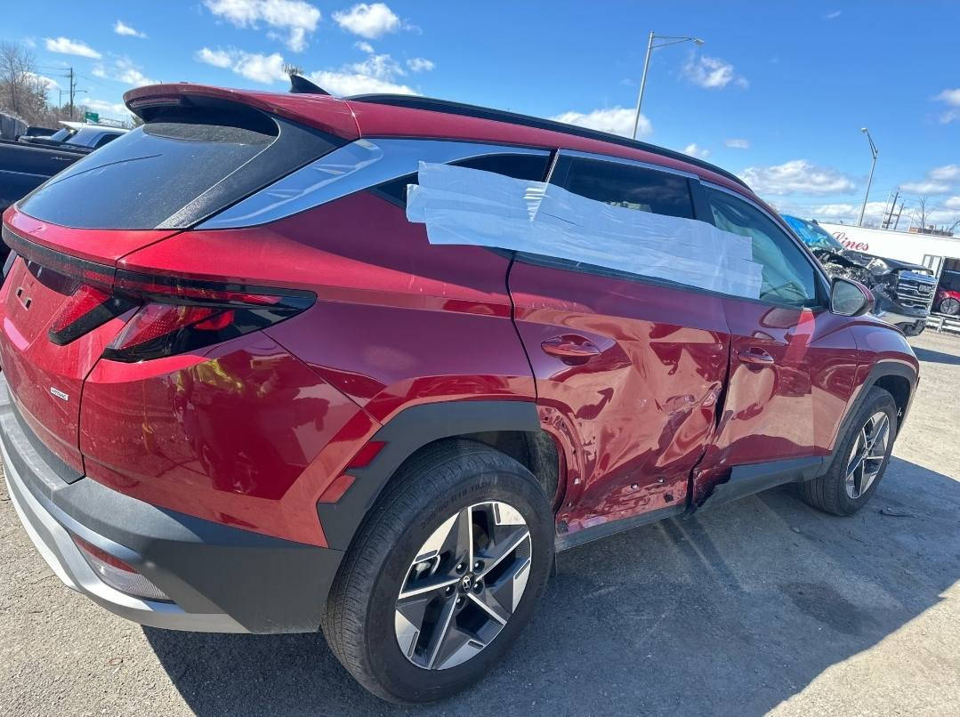 السلام عليكم
هونداي توسان للبيع بسعر مناسب. الي عنده كتاب شهداء تصير عليه بسعر النترا
موديل 2025 ماشية 8000 ميل
محرك  2500
حادثها جانبي خفيف واضح بالصور
داخلها ابيض المرغوب
السيارة فئة SEL
 بصمة وتشغيل عن بعد
كشنات جلد
تدفئة بالكشنات
شحن وايرلس
كرسي السايق كهربائي
رادار امامي تنبيه خروج عن المسار
اشاير بالمري
تحكمات بالستيرن
اوتو ستوب و اوتو هولد
٣ مودات للقيادة
تبريد امامي خلفي
هواي مواصفات بيها
السيارة مشحونة للأردن العقبة
موعد وصولها ٣٠ _ ٣٥ يوم اذا الله سهل
السعر ١٣٨ ورقة فقط واصلة للميناء بدون كمرك
***********
