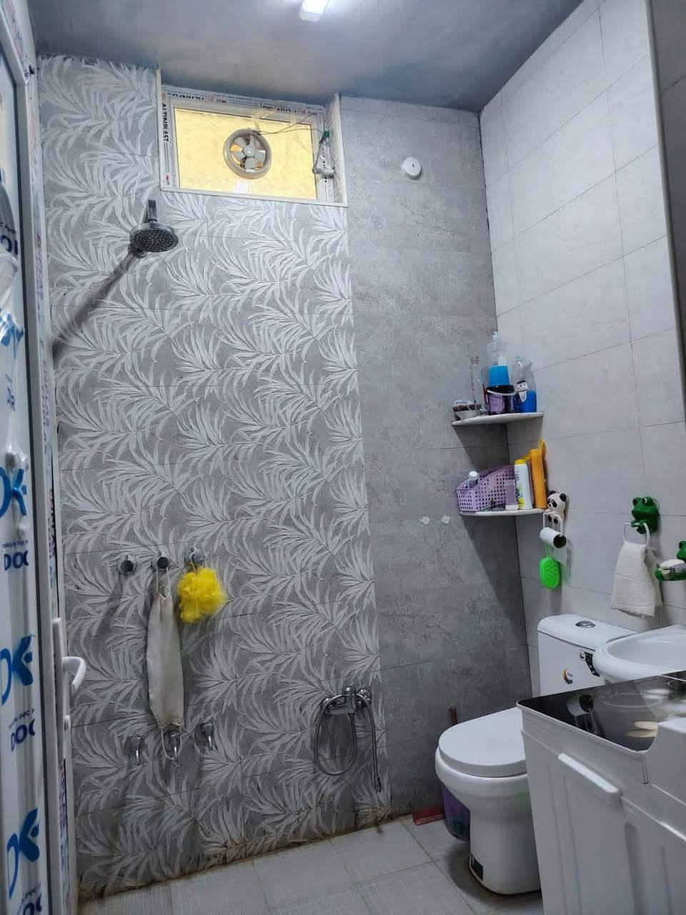 اللهم صلي على محمد وآل محمد 

يعلن مكتب عقارات البياتي 

عن دار للبيع. نضيف جداا. موقع راقي ومميز

طابو زراعي سند 25.  تحويل مباشر 

الموقع البكرلي الثالثه فرع الصوره 

المساحه 100 م.   5*20. طابقين 

غرفتين نوم. ستقبال. مطبخ. هول.منور.مجمع صحيات. كراج سياره

للاستفسار مراجعة مكتب عقارات البياتي في موقف دانه مقابل أبو توحه 

او لاتصال *********** وتساب
