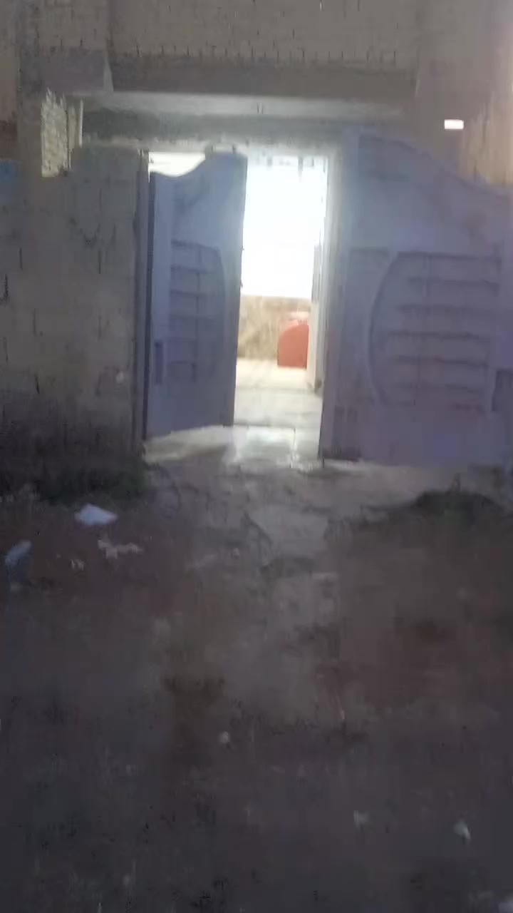 السلام عليكم بيت للأيجار مساحة 100 متر بل ضباط نضيف 
تأسيس بواري جديد يوجد ماطور ماء يوجد سخان تفاصيل أكثر 
***********
