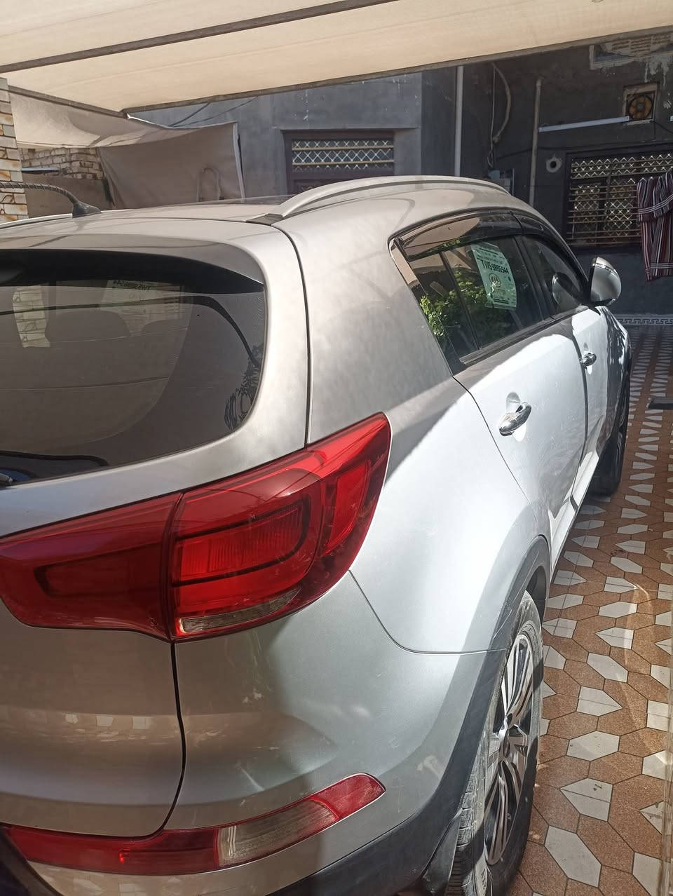 السلام عليكم كيا سبورتج موديل 15 خليجي  محرك 2000 بيه سونار ضمن الصور  گير ومحرك مكفولات لاتنقيص ولاتبخير تبريد ثلج منضومة جديدة تخم تاير مري شفط قمارة  بانورامة فتحة ماعدة البصمة مسؤول عن المداور تريد وكالة تريد ثاني يوم اداورلك معروضة 160 وبيه مجال خاص موجود واتس اب موجود ***********  مكان السيارة الديوانية مركز
