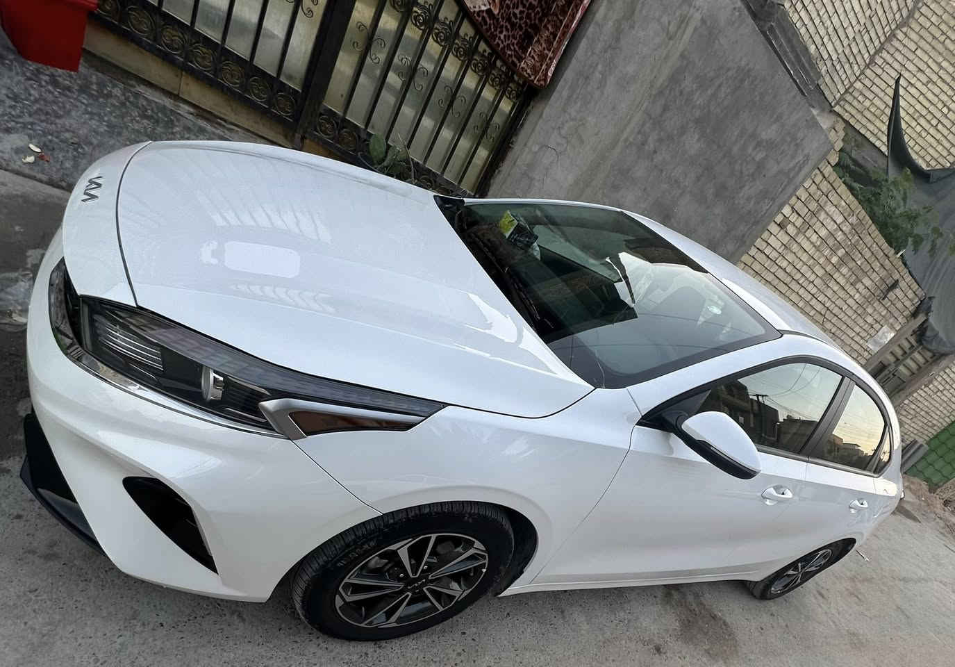 سلام عليكم
للبيع كيا فورتي 2024 بدون رقم 
مكانها بغداد 
***********
مكينه 2000 دوش 
مواصفات اعتياديه 
 
السياره جديده كلش وبدون ايرباك 
بدون دواخل بيها فقط بنيد 

ممتواجد عالنت شراي يتصل
