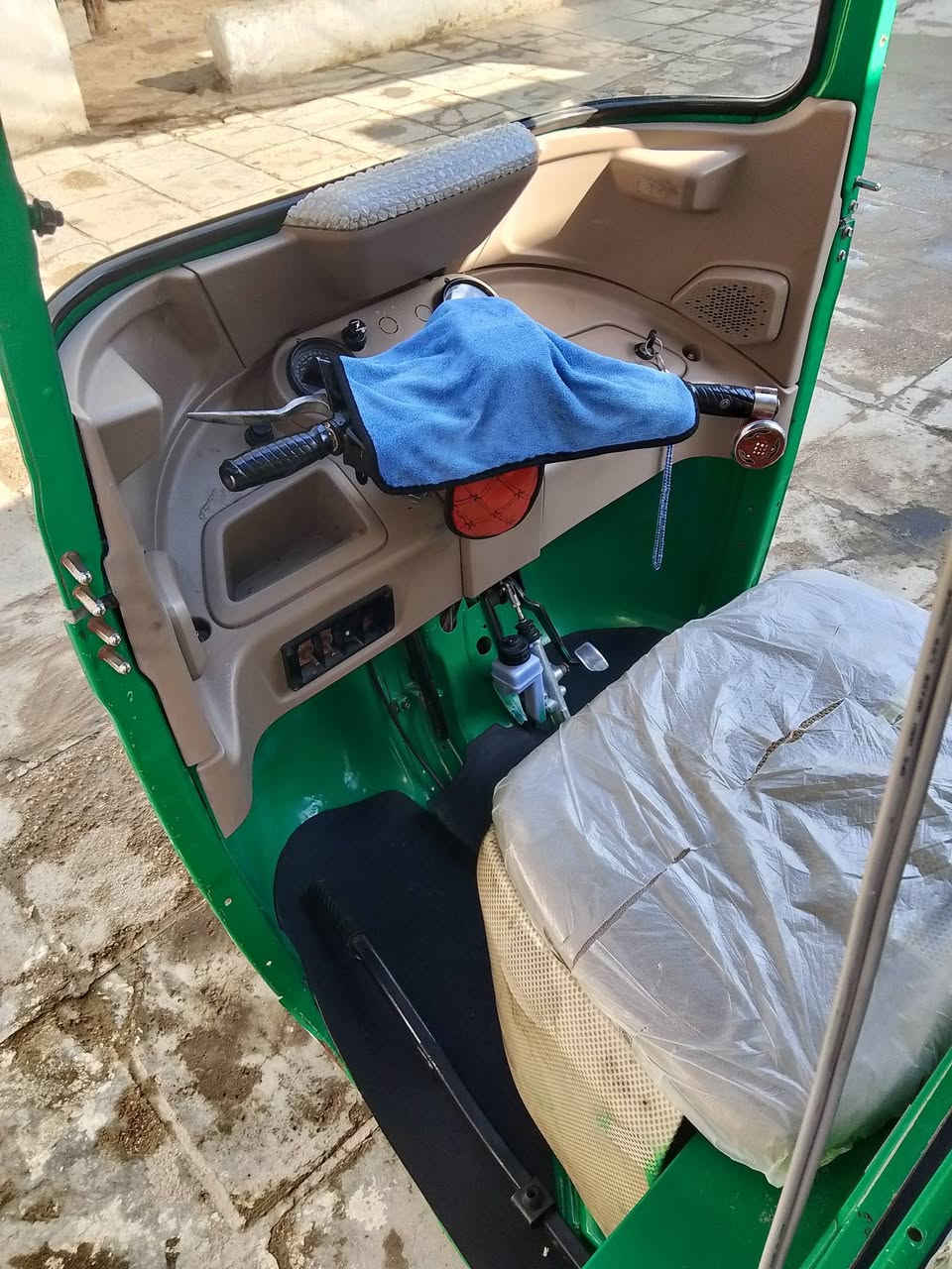 سلاام عليكم تكتك للبيع موديل ثنين وعشرين شهر 5رقم كفاله عامه بس بيه صربه جوه بكلايت صربه شبر رقمي ***********باقي تفاصيل خابر وتدلل
