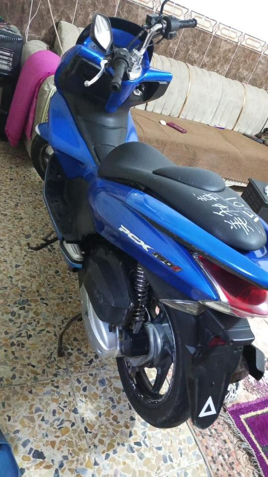 سلام عليكم  
PCx جيل الاول وارد ياباني KF 
مكينه ما مفتوحه لا تنقص ولا تبخر ونضوح ماكو 
دراجه خير من الله 
حساس ازدحام A شغال 
حساس استاند 
دراجه مكفوله عامه 
عنواني بغداد الشعب 
سعر مليون وميه وخمسين 1150
الرقم *********** 
متواجد على واتساب
