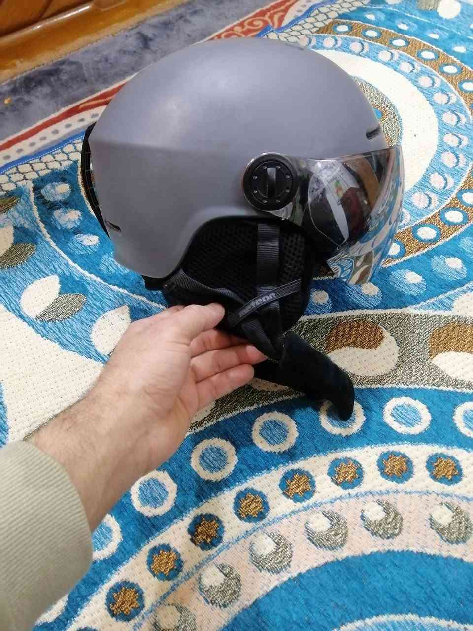 خوذه مامستعمله اخت الجديده ب٢٠ وبيها مجال مكان كوفه *********** باله أوربي
