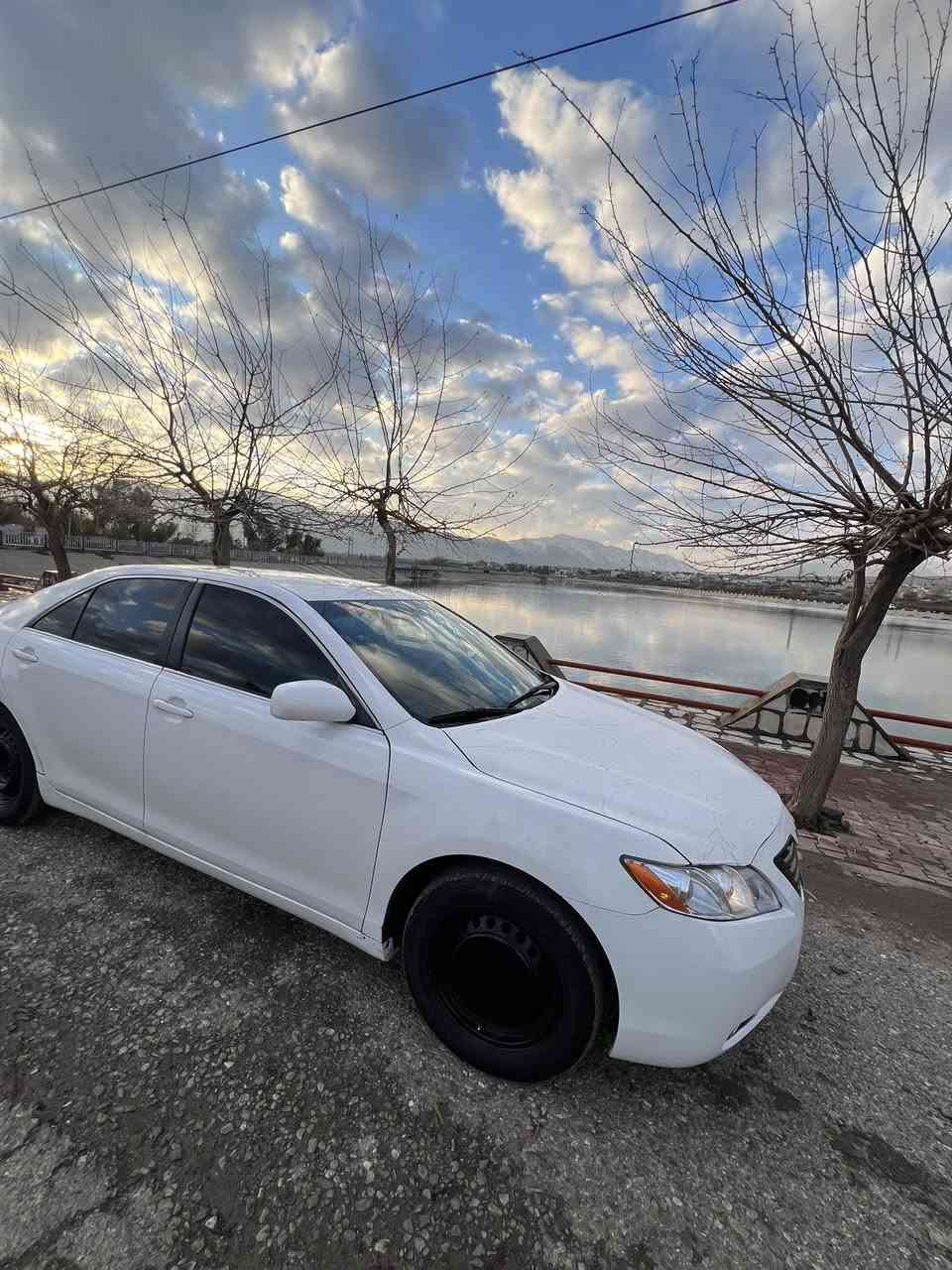 ماشاءالله له مالي هه موولايه ك
بؤ فرؤشتن يان گؤرينه وه 
كاميري بڕاوه ي دوبه ي
مؤديل ٢٠٠٩
لؤك لؤك ده عامي بؤ ده عامي  به شه رت 
كئري و مه كينه و كاره باي به شه رت
ته بريد ساردووگه رم به شه رت
چركه ي تيانيه 
رؤن و شتي تازه گؤراوه
به ردي گزؤزي بيلادي تيايه
٦سيدي 
سه ياره كه هه موو گياني به شه رت شوخت و چالي نيه
كامل زينؤن 
سعري ٥٥معامه له گؤرينه وه ش ده كه م به سه قه ڕي جوان
ژماوه ***********وه تسئاپ و ڤيبري له سه ره
