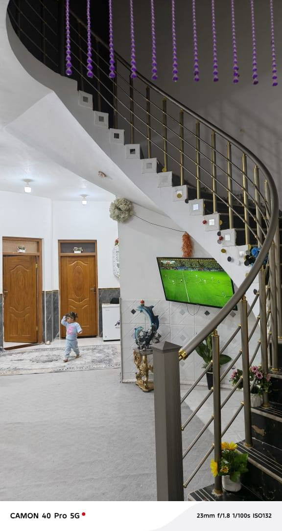 بيت طابو صرف. مساحته (300).. طابقين خلف المستشفى التركي مباشره  الارضي غرفتين صاله مطبخ حار ومناور ديوانيه خارجيه... الطابق الثاني... (٤) غرف صحيات مطبخ وصاله...
كافه الخدمات مجاري كهرباء شارع خاص مبلط للباب
مطلوب قرض اسكان (٦٠) مليون تقطع إلى حساب المشتري ... 
***********
