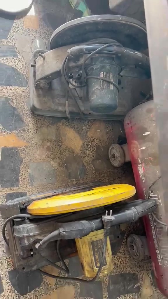 كثرات واغراض شحن للبيع للاستفسار اتصل بالارقام بهن واتساب ***********
