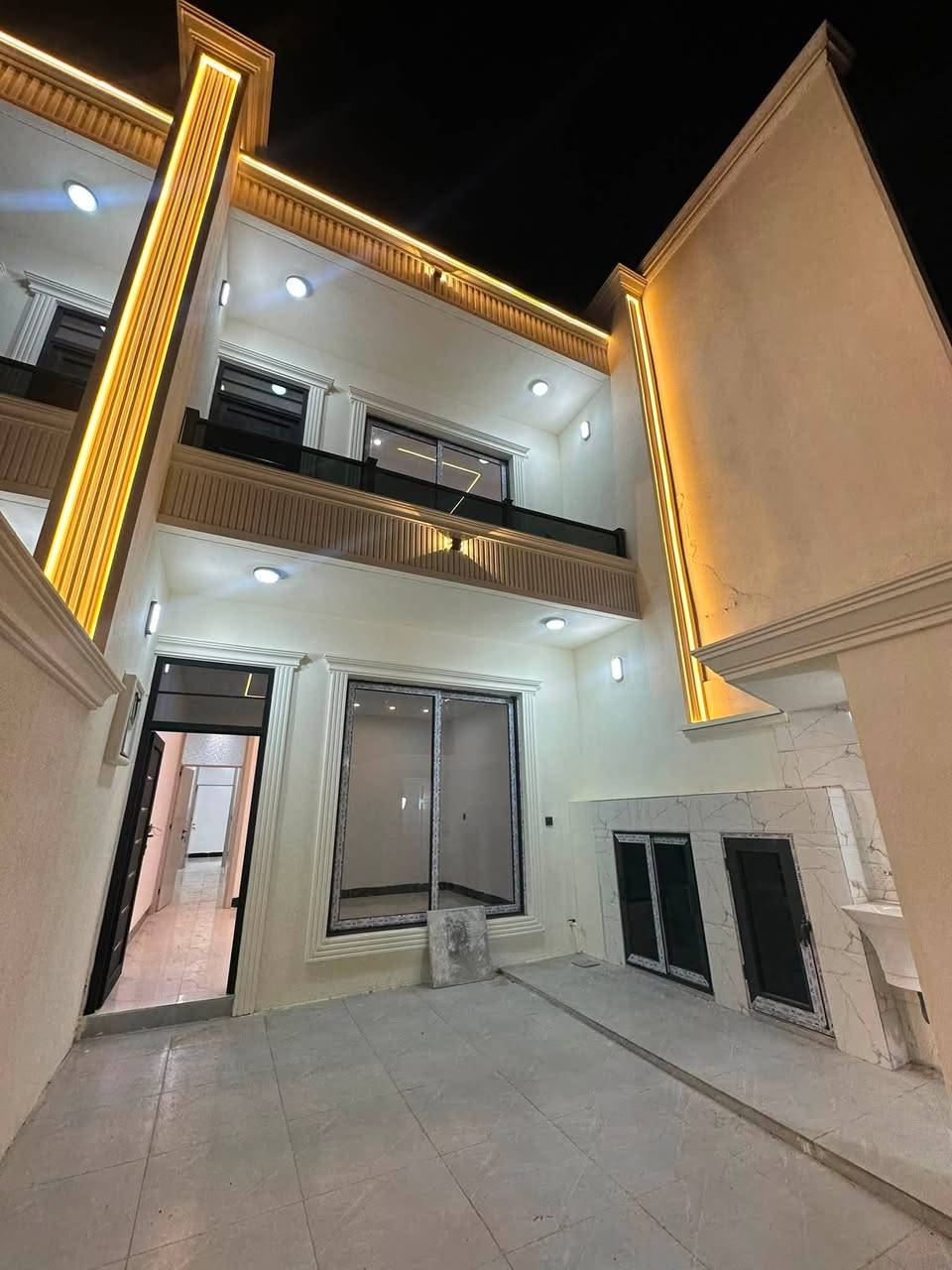 3 بيوت للبيع مساحة الدار الواحد 100 متر طابقين فول مواصفات بناء حديث طابو ملك صرف 
في كركوك - اسرى مفقودين قريب من سايدين جامع المعراج 
سعر الدار الواحد : 120 مليون وبي مجال 
***********
