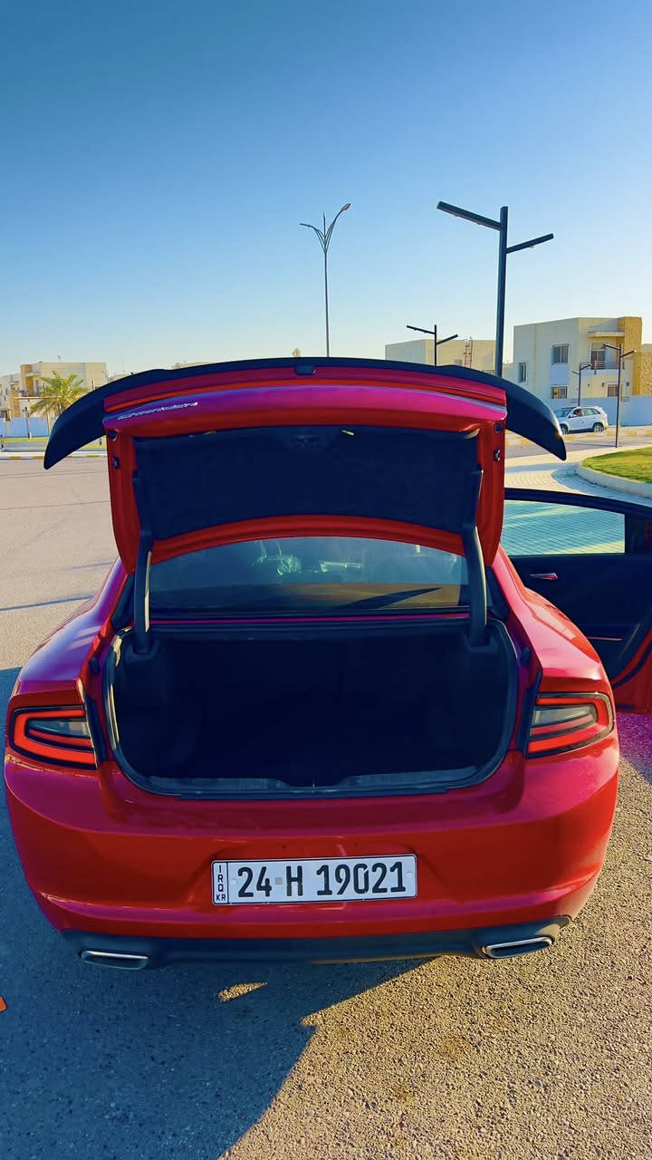 السلام عليكم جارجر موديل (2015) كلين
-السيارة فول مواصفات كلش نضيفة
-وارد كندي سيارة كلين بدون اي ضرر كفالة عامة
-لون احمر دم الغزال مميز 
-داخل جلد اسود 
-رقم دهوك باسمي 
-محرك V6. 3.6L
-سياره ماشيه 120 الف مايل 

)مواصفات)
-جناح خلفي 
-ويل 20 انج 
-مصابيح اماميه زينون LED
-فتحة سقف 
-شاشة كبير مع نضام ملاحه 
-مقاعد امامية كهرباء + تدفئة وتبريد 
-كامره خلفية 
-مراية متحسسه للاضاءه العاليه 
-دخول ذكي بصمة
مكان السياره تكريت صلاح الدين 
سعرها 218 بيها مجال جداً بسيط 
رقم تلفون اتصال او واتساب. ‭0778 211 3970‬
