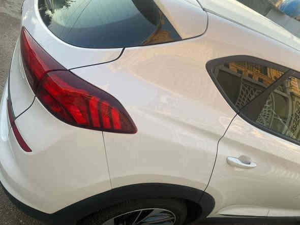 السلام عليكم اخواني الاعزاء 
توكسان للبيع فقط موديل 2019
رقم بغداد بسمي هزه ورقم جديد 
ماشيه mi94 
السياره جديده وارد امريكي حادثهه كما موضح في الصور 
البنيد مصلح نفسه ومقدمه القماره جزء بسيط صبغ صور الحادث في المنشور 
لون ابيض صدفي محرك 2400 
السياره كلهه ليبل واحد 
مابيهه ولا شخص ولا رصعه 
ويل كروم
رادار امامي 
تحديد المسار 
توقف ذاتي 
سايد بريك بصمه 
شاشه كبيره تدعم الكار بلي 
كامره دواره
السعر المطلوب 168 $
الاستفسار الاتصال على 
***********
