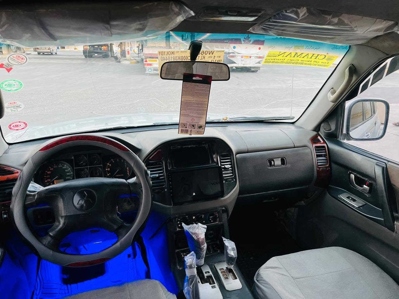 السلام عليكم للبيع باجيرو  موديل 2003 رقم بصره اسنويه مجدده 2028 مكفوله من الكصه والنقل والضربه مكينه وكير اوتماتيك جدد حداده طخم تاير ويلكب جدد تبريد شغال ثلج سياره جاهزه وجديده كلش بيع مستعجل السعر ٦٥ ورقه  الاستفسار الرقم *********** مكان سياره بصره زبير
