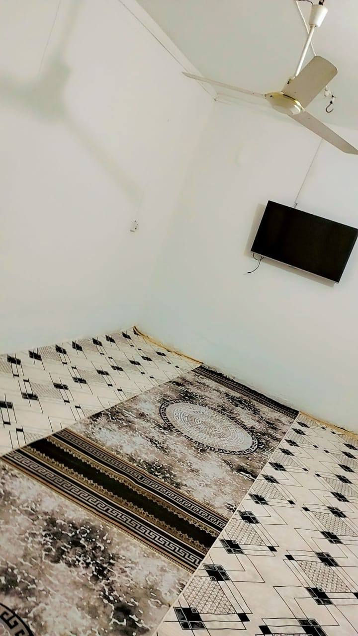 مكلف بالنشر للبيع بيت في حي العسكري شارع ٦٠ قرب حسينيه ام البنين المساحه ١٠٠ متر يحتوي على غرفتين صاله مطبخ براني وصحيات مطلوب مبادره 41 تسديد الشهري ٢٤٥ للمصرف وتنطي باليد 25 مع استبدال الكفيل جاهز للبيع
للاستفسار الاتصال على الرقم التالي 
***********
