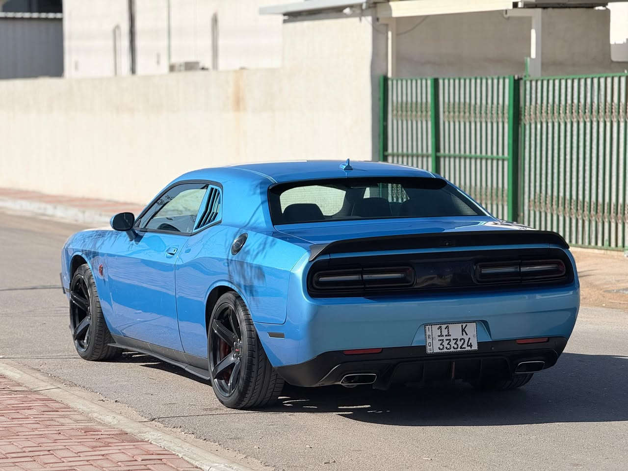 جالنجر لون بحري مميز رقم بغداد
موديل 2016 فول مواصفات ١/١ عدا الفتحة محرك 6 سلندر 
كشنات كهربائي تدفئة تبريد جلد رادارات
السيارة وارد كندي دخول بدون حادث مكفولة من الشواصي واللغود بيها صبغ 3 قطع 
السعر 150$  
للاتصال ***********
مكان السيارة بغداد السيدية تقاطع الدرويش
