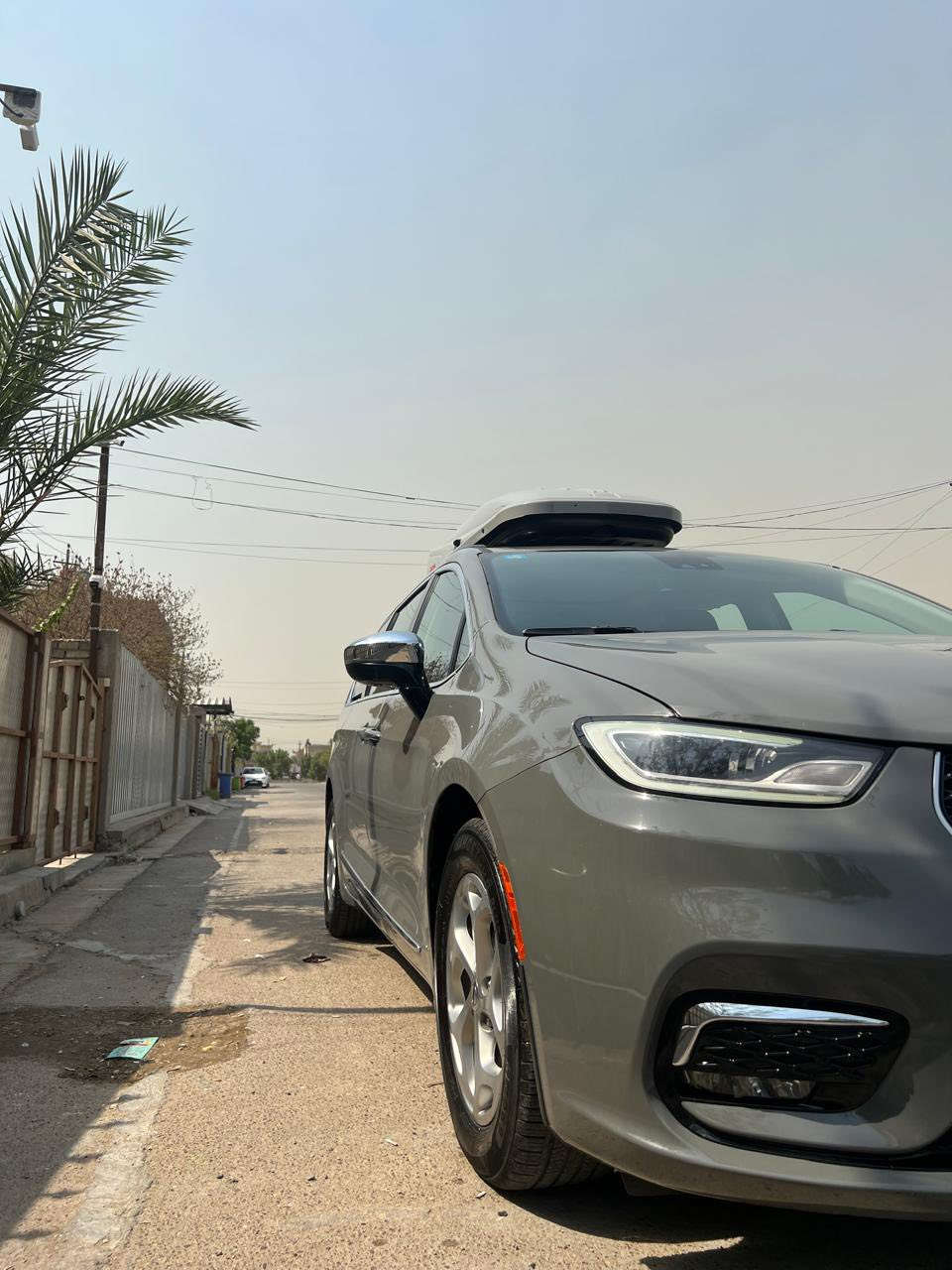 السلام عليكم 
للبيع كلايسلر باسفيكا 
بانزين ..بانزين فقط 
ليمتدد 
موديل 2023 
لون إسمنتي مميز 
حادث السياره دعاميه  مبدله بلاديه فقط  وجاملغ سرقه وصار حادث بيه بل العراق بل بابتين موضح ما صلحته اني بدلتهن +الضربه مو قويه خفيفه بس بدلتهن
السياره كلش حلوه ونضيفه
السياره فول موصفات
داخل السياره لونين بيجي واسودّ  
بانوراما قطعتين 
حساسات اماميه 
كامره دواره
الكشنات الاماميه تدفه تبريد
والكشنات الخلفيه فقط تدفه 
السياره معربه بل كامل يعني شاشه ودشبول معرب بل كامل عربي ومنزل بيه خرائط بدون انترنيت 
الجنطه كهربائيه ركله 
السياره بعد بيه هواي موصفات 
تبريد ثلج 
السياره استخدام شخصي 
ماشيه 46ميل  استخدام شخصي
مكان السياره بغداد البلديات او دوره
ترهم مراوس هم 
السعر 255 وبيه مجال حك الحيه 
الاستفسار ***********
وتدلل
