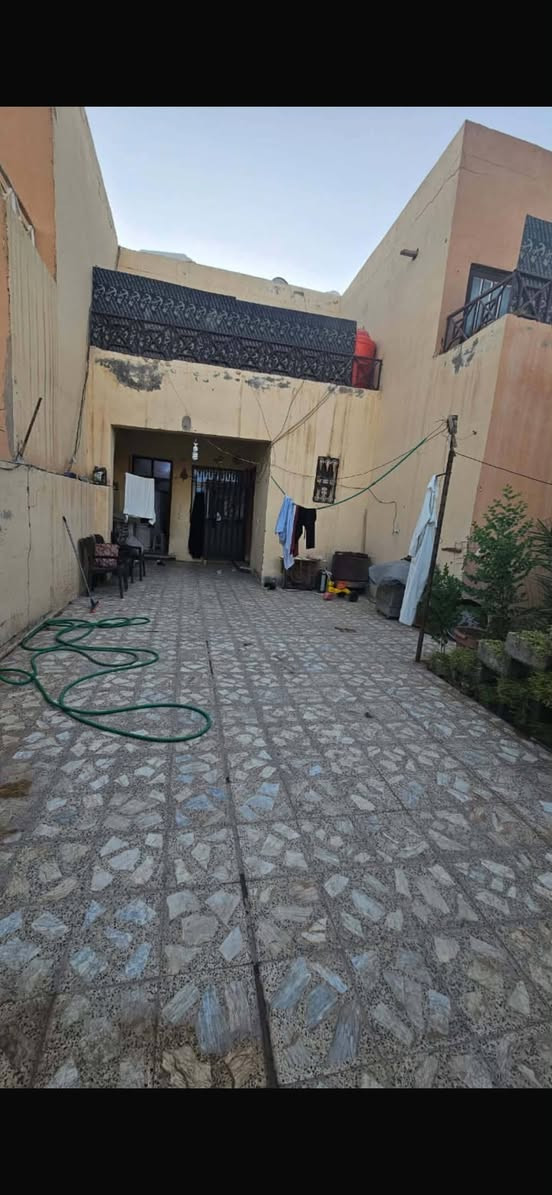 يالله بيت البيع المساحه 200متر حي النداء مجمع بيتي اول قريب على شارع مجمعات طابقين بي 4غرف نوم مطلوب المصرف العقاري السعر خاص ***********
