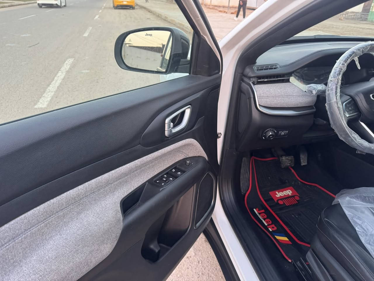 🔹 للبيع جيب كمباس 2024
ماشيه 30 الف 🔹
السعر 155 بيه مجال 

🚙 Jeep Compass موديل

🎨 اللون: ابيض صدفي  (SILVER)

⚙️ 

⛽ الوقود: بنزين

🚘 نظام الدفع: 4×4 مع دفع أمامي

📍 الموقع: ذي قار الشطره

📌 تترقم جميع المحافظات

🔧 الأضرار السابقة:

فقط بنيد 

✅ مصلحة بالكامل 

✨ الدواخل والمواصفات:

شاشة وسطية

تحكم من المقود

تكييف ممتاز

السيارة مرتبة وجاهزة للاستخدام

📞 للاستفسار والاتصال:***********
