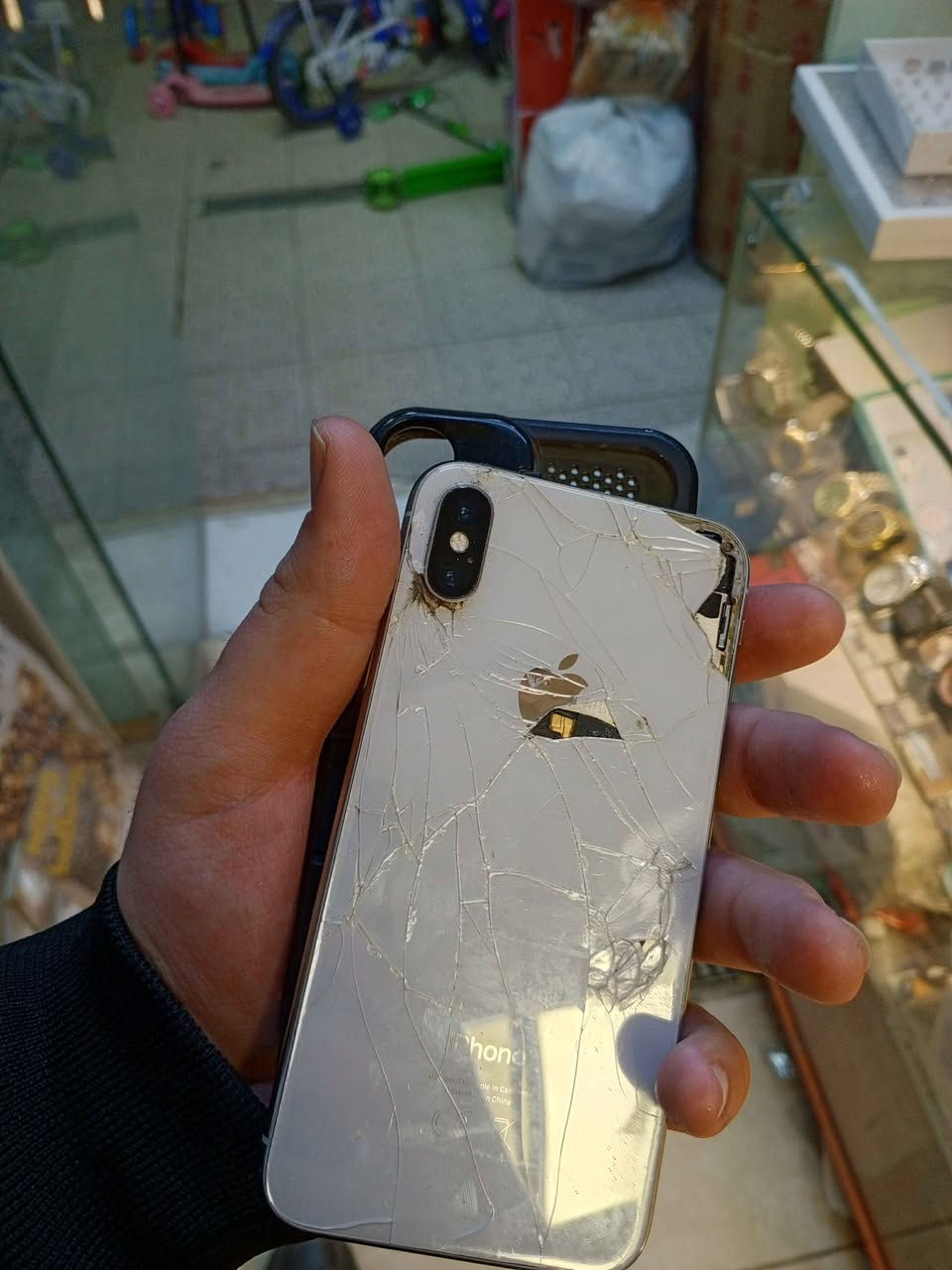 سلام عليكم حبايب 
ايفون اكس ذاكره 64 نموذج m 
بطاريه 100 
مبدل شاشه وبطاريه بصمه وجه واكفه 
كلشي شغال عده بصمه الوجه 
صوت تكنيك اتصال كله شغال حته ماكو رساله شغله مبدله بس اني للامانه اذكر 
السعر 110 وبي مجال 
***********
بغداد الدوره بغداد, العراق
