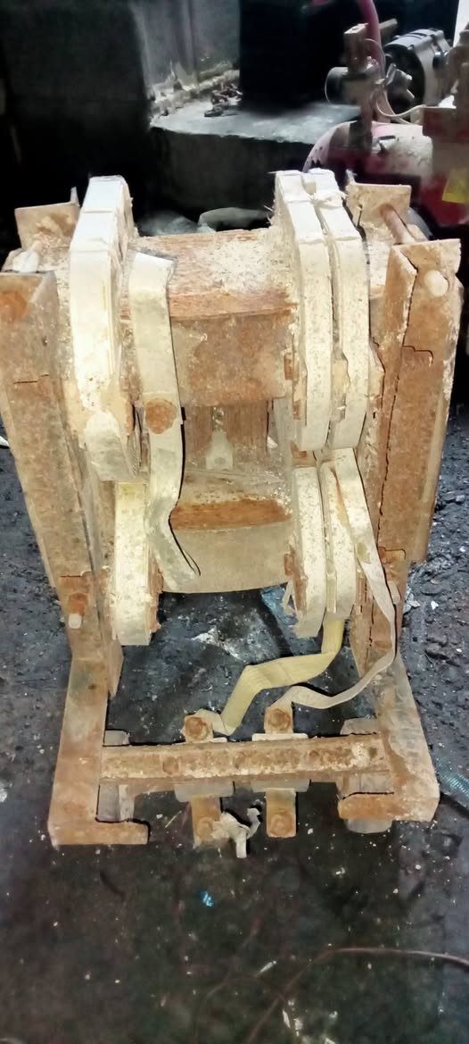 السلام عليكم للبيع كمبريسر شغال بس مهمول كوري 45الف مكينة لحيم ابهل شكل هم متروكة ملف 30الف بغداد ***********
