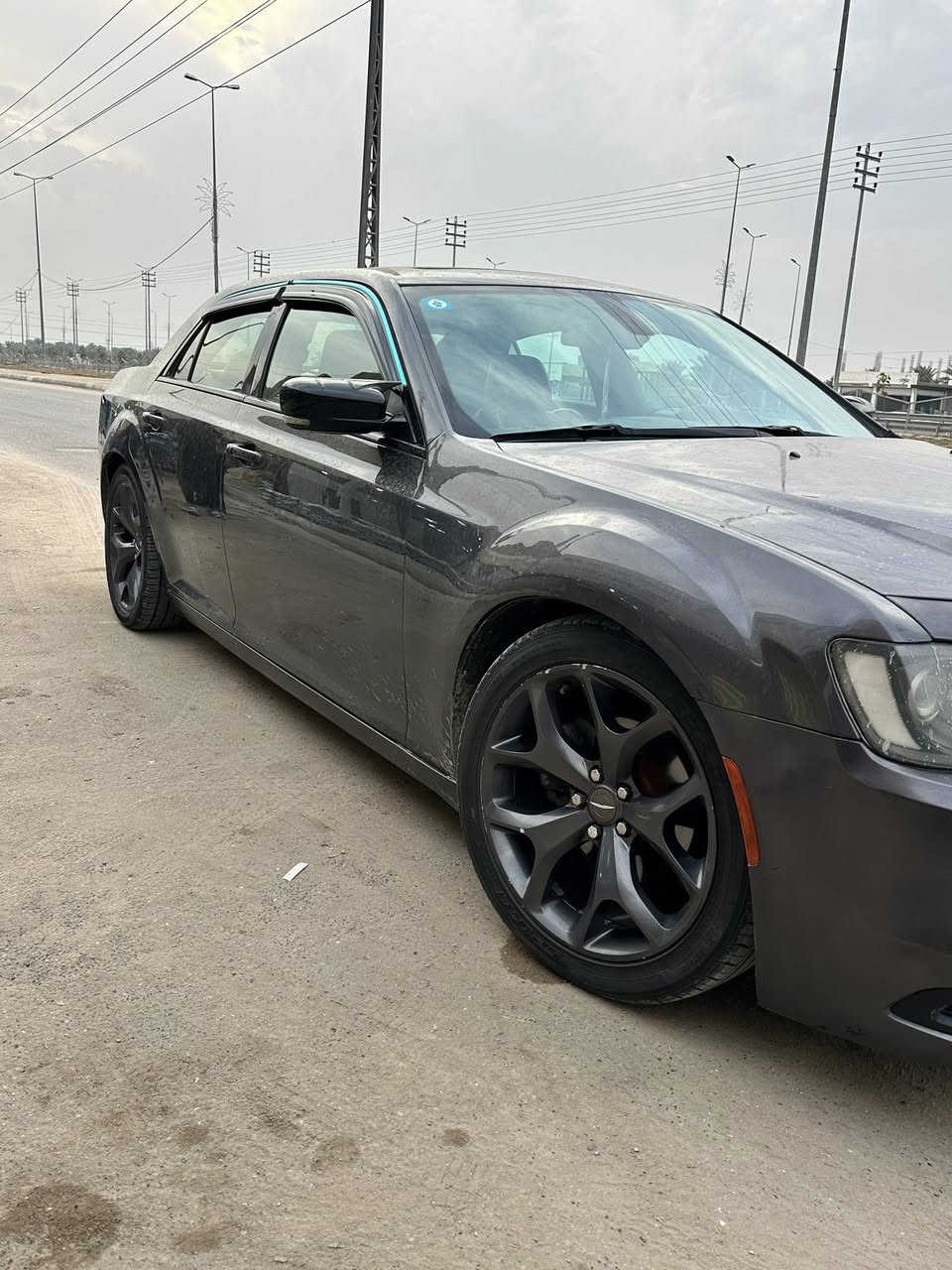 السلام عليكم اوباما S300 للبيع موديل 2015 سياره جاهزه مكينه كير  تبريد كله شغال رقم بغداد دولي مواصفات S معروفه بانوراما حادثه مال امريكا جاملغ وبنيد بدون داخل وبالعراق بيه قطعه صبغ وجاملغ سياره ربع متصرف عليها مكانها كربلاء السعر 180 مجال بسيط ***********
