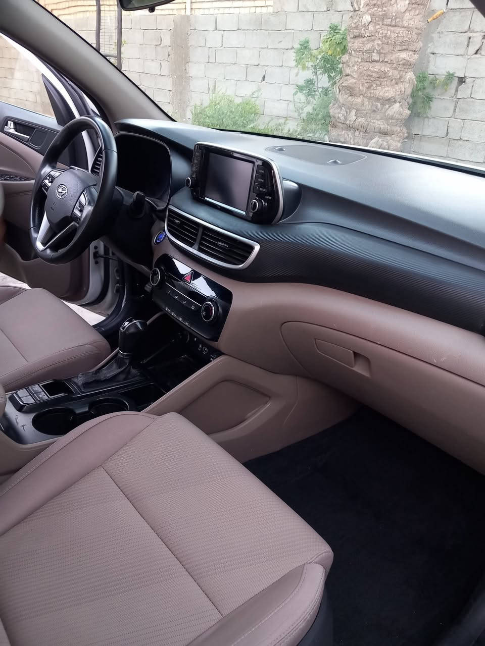 توسان خليجي موديل ٢٠٢٠ شركة كاصد الون ابيض مواصفات
كشنات كهرباء الاماميات
قطعتين تبريد 
٥ ويل كب
بيها ٣ قطع صبغ خارجي بدون ضرر شواصي
السعر ١٧٠ $
وبيها مجال
الاستفسار الاتصال 
*********** واتساب
***********
