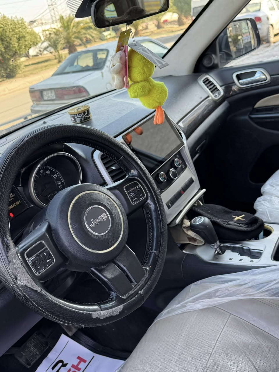 السلام عليكم
جيب 2011 امريكي 
السعر 145 وبيها مجال 
6 سلندر 3600 
كير ومحرك خير من الله 
السيارة جاهزة لايت زنون 
صدر تبريد ثلج 
مواصفات 
شاشة كامرة 
كشن كهرباء 
لون فيلي 
فول تحكم ستيرن 
ماشية 150 الف مايل 
بدون ايرباك 
بيها صبغ صفحة وبنيد 
سونار موجود 
***********
