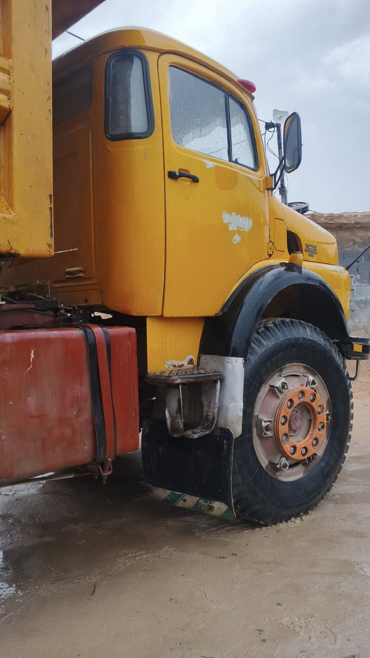 سلام عليكم اقجمه تك طويله موديل 82 قماره بلاديه مايلر ومطول محرك كير اكسل كفاله رقم نكليزي علا استلام لوحات لا ستفسار ع رقم‏‪***********‬‏
