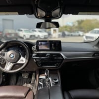 540i BMW موديل2022   M package  ماشيه 40 ميل  الضرر الجاملغ الخلفي تهر...