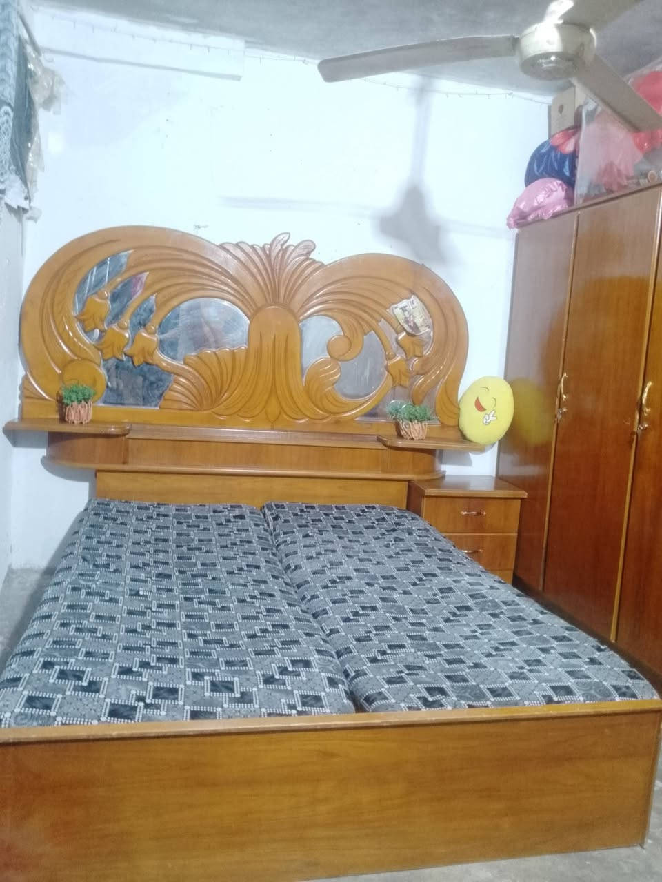 سلام عليكم  شباب غرفت نوم عراقيه لبيع سعر 550 وبيه مجال ‏‪***********‬‏
