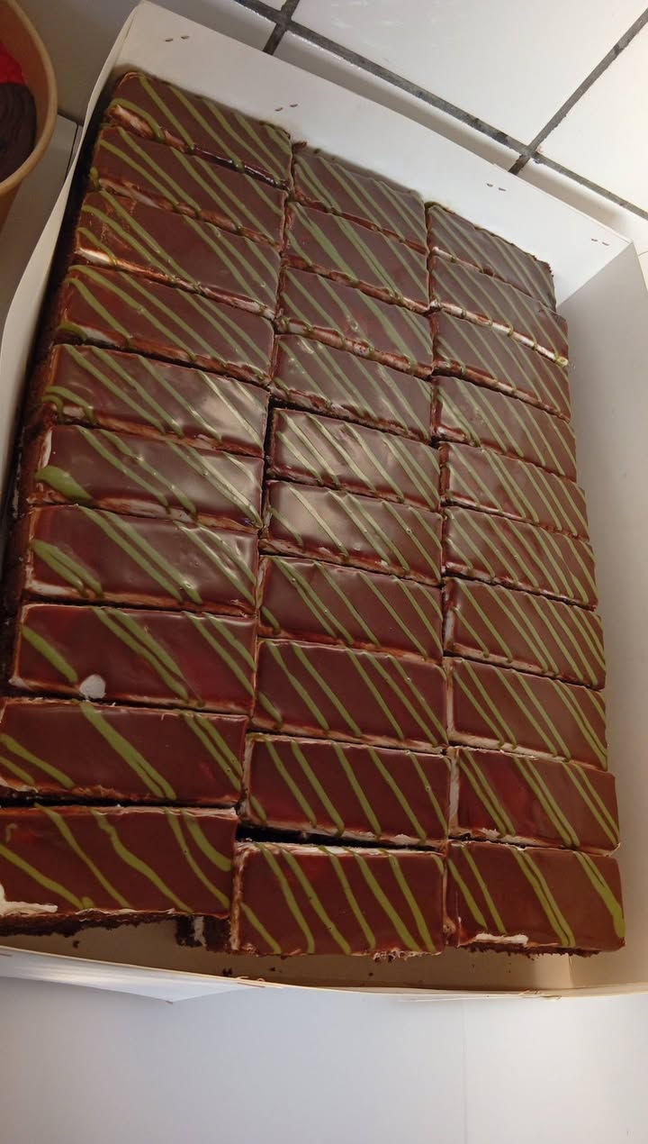 قطع كيك حسب الطلب 🍰 
الحجز قبل يوم او يومين 
يتوفر توصيل داخل شهربان 🚗 
#ديالى #كيك #كيك_مناسبات #عمل_كافه_انواع الكيك #حلويات


**إذا كنت صاحب هذا الإعلان وتريد حذفه لأي سبب، رجاءا أرسل رسالة إلى الدعم الفني**