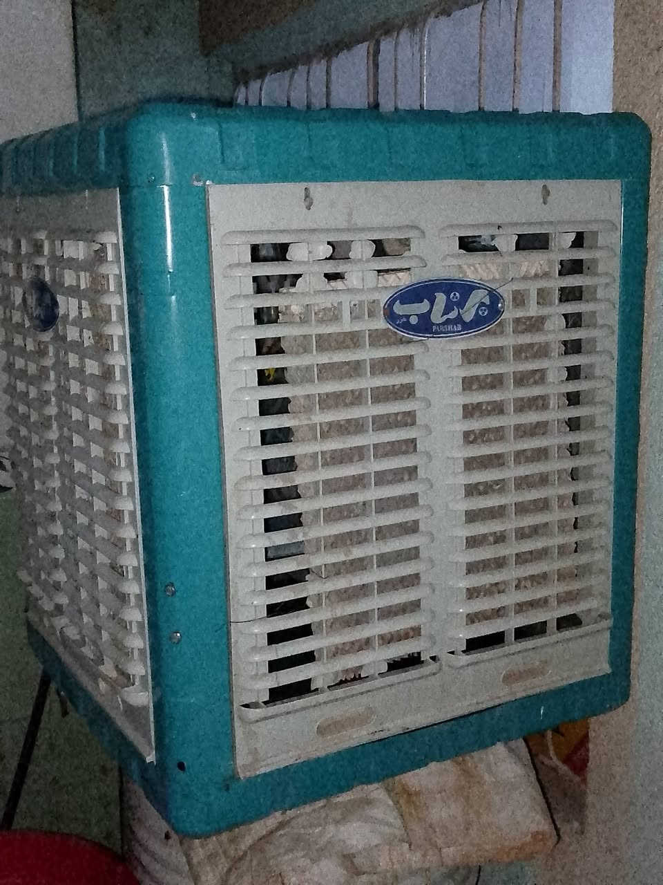 مبردة حجم 2500  شغاله سرعتين السعر 125 وبيها مجال حله شارع 80
***********

