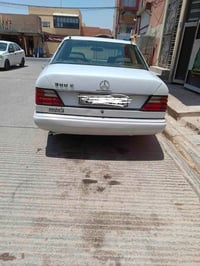 مرسيدس ١٩٨٨ • مكينة يابانيه • ابيض