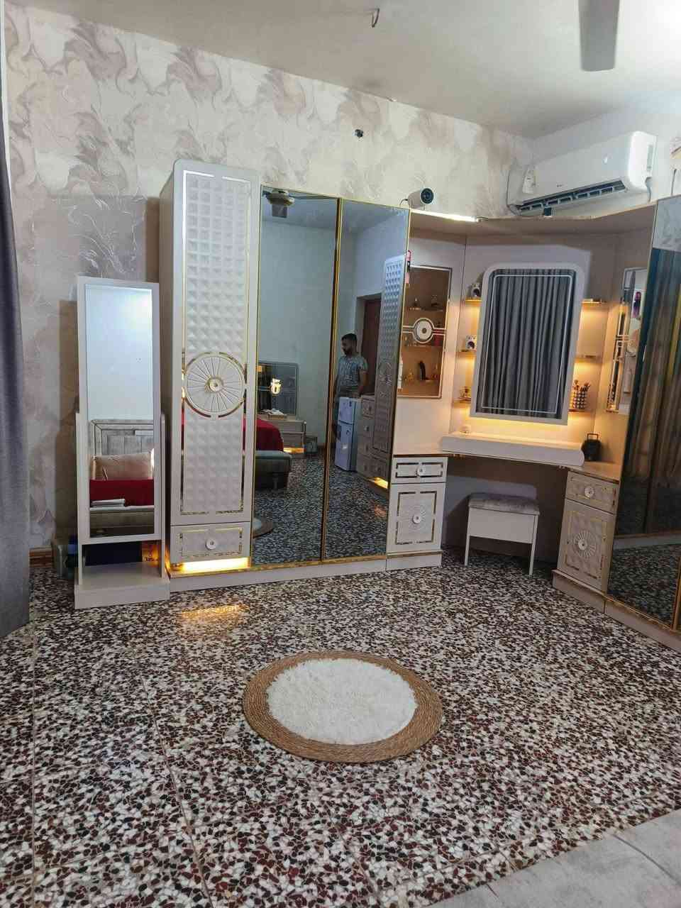 غرفه تركيه نظيفة جداً 
الموقع: ذي قار حي البشائر 
السعر: مليونين و500 وبيه مجال 
الرقم:***********
