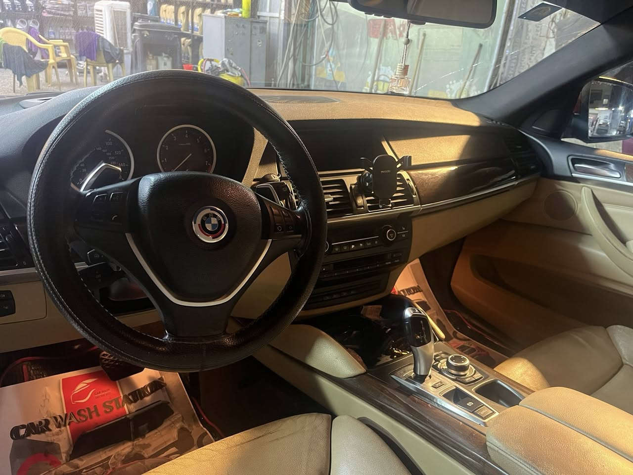 للبيع و مراوس bmw x6
بيهة قطعتين صبغ فقط 

ول باقي كفالة لا شاصي لغود حدادية كير مكينة 

رقم ***********
