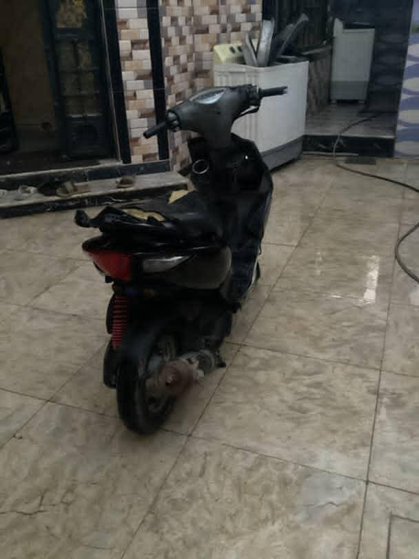 سلام عليكم شلونكم شباب  دراجه ماكس مضلع البيع 
المكينه مكفوله من الفتح و التبخير
اي سبانه ما ماره علاالمكينه وين ما يعجبك افحص
الدراجه اي نقص ما بيها 
زوج تايرات 
قفل سكان 
قفل صندوك أو جنطه
كلها شغلا
مكاني كرنه شرش
سعرها 850وبيها مجال 
رقم الهاتف***********
