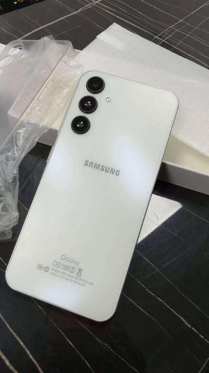 سلام عليكم وباين البيع ***********
موبايل بعده جديد بالتونة 130 نهايته
