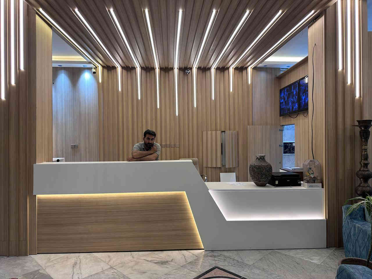 واجهة مبنى فندق البراق – الكاظمية
تنفيذ متكامل من الواجهة الخارجية لحد الرسبشن ✨
تصميم عصري، تفاصيل دقيقة، ولمسة فخامة تليق باسم الفندق 🏨
اختيار الألوان والخامات بعناية حتى يعطي أول انطباع قوي للزائر

📍 الكاظمية
🔨 تنفيذ: أكـد للديكور والتصميم الداخلي
***********
***********
***********

#اكـد_للديكور
#واجهة_مبنى
#ديكور_فنادق
#رسبشن
#الكاظمية

‏
