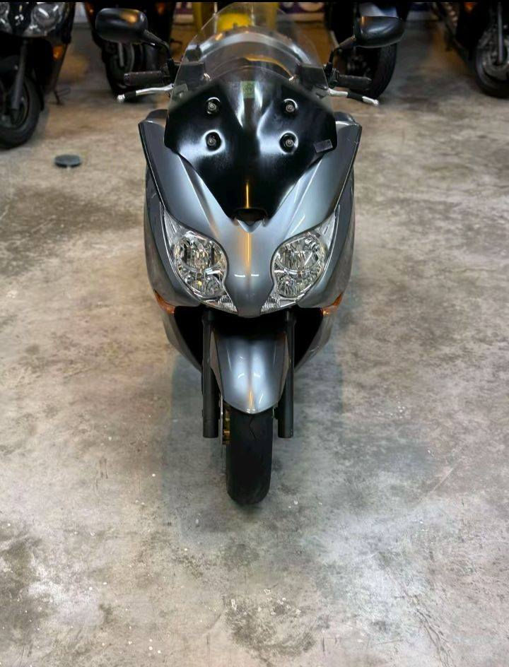 السلام عليكم للبيع 010MF
مواصفات عاليه 
تدفئه يدات 
نظام ABSمانع انزلاق 
جامه طويله 
ويل ذهبي 
كاعيه نيكل 
استان حساس 
كلوب جنطه 
مازده كرستال 
لايت زنون ابيض اصلي 
شاحنه موبايل 
دراجه بحاله الوكاله السعر 18وبيهال مجال قليل 
دراجه بحاله الوكاله دراجه كفاله عامه من كلشي 
عنوان واسط الدبوني ***********
