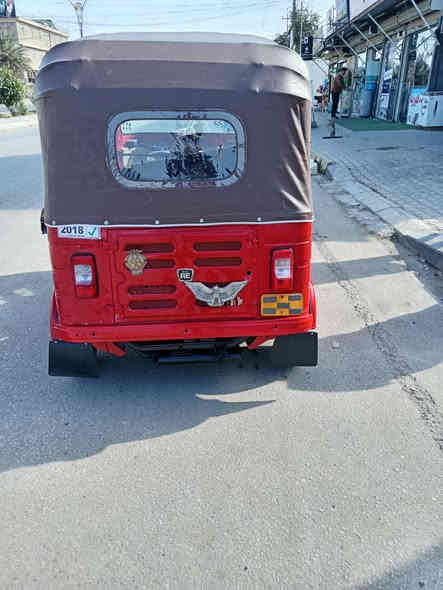 سلام عليكم  تكتك البيع مديل 2018 اوراق كربلاء  يم مكتب حسين   تكتك جاهز من كلشي  كل نقص مابيه  مكينه مجفته  مصبوغ جمالي  السعر  3750 بيها مجال  المكان كربلاء حي العسكري الرقم ***********
