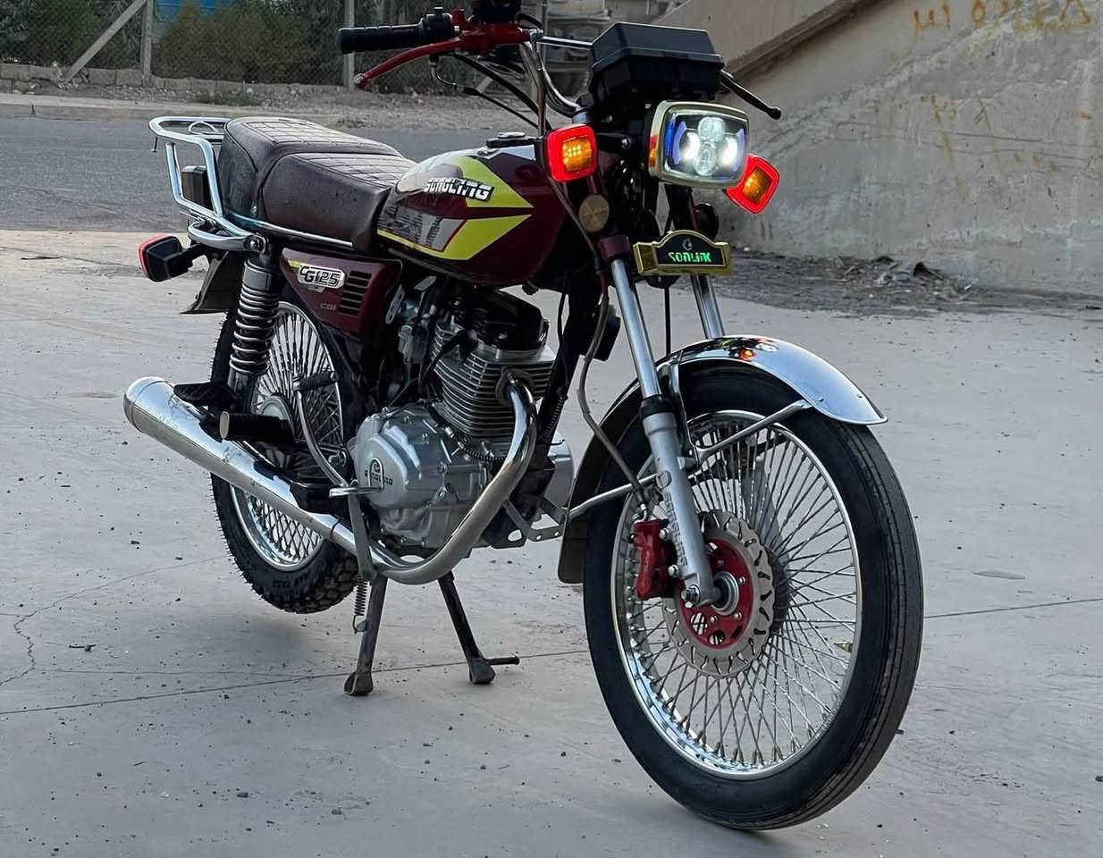 السلام عليكم درجة البيع  موديل ٢٠٢٤سونك محرك كبس اصبانه ما مضروب درجه صفر السعر ٥٧٥ وبيه مجال المكان كركوك ٥٥ الرقم *********** منفيس موجود
